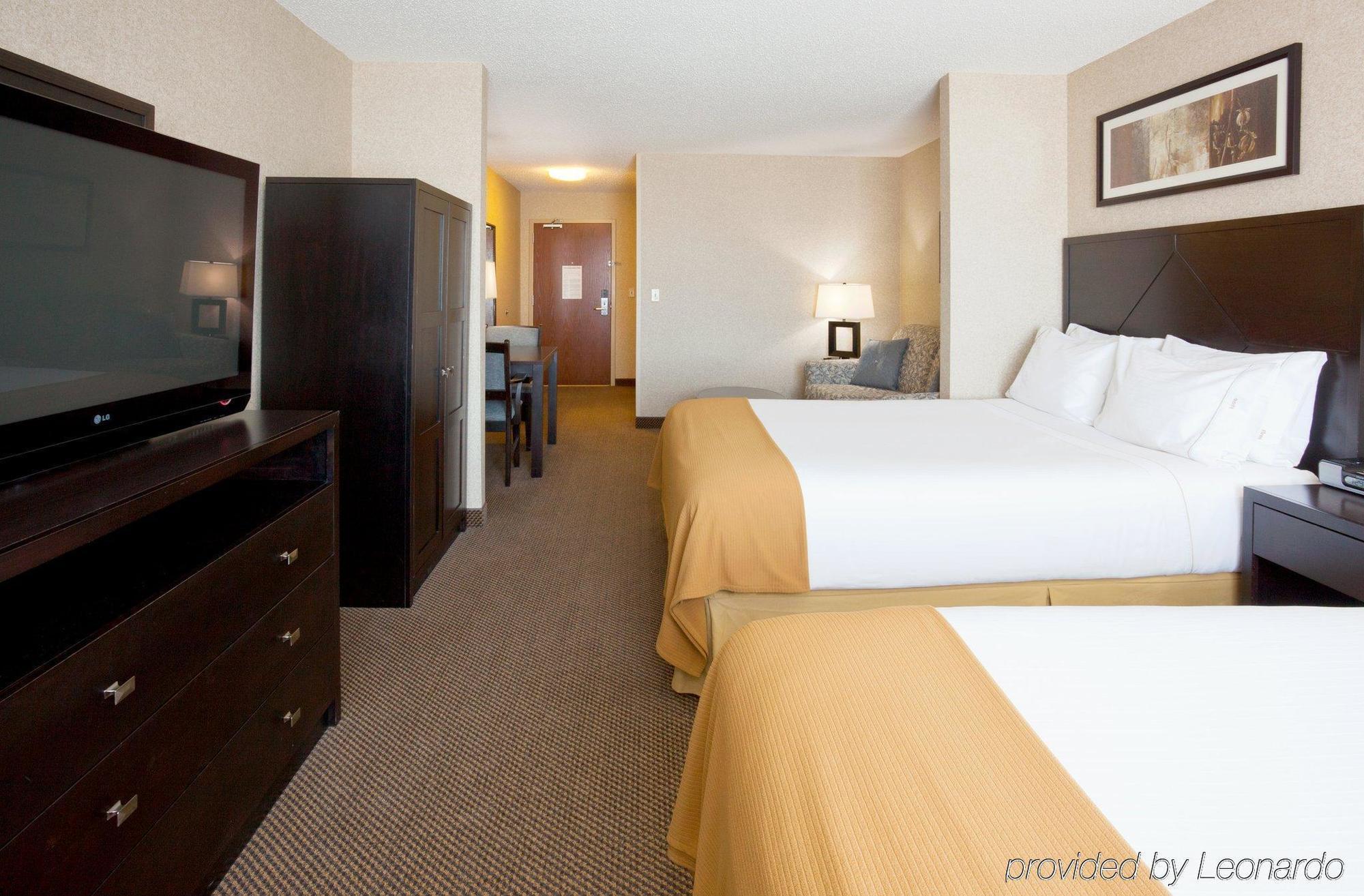 Holiday Inn Express Hotel & Suites Grand Forks, An Ihg Hotel Room photo